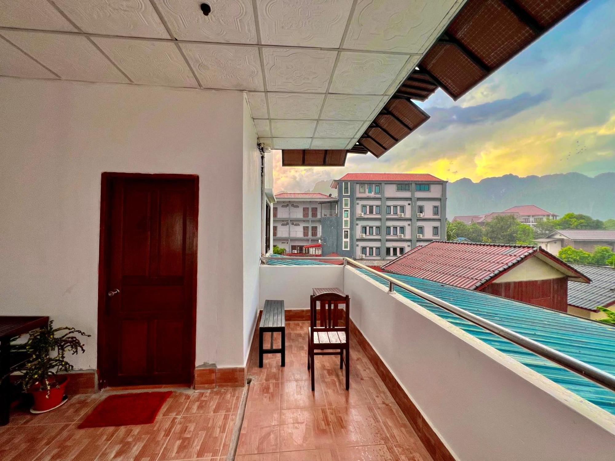 Easy Go Backpacker Hostel Vang Vieng Buitenkant foto