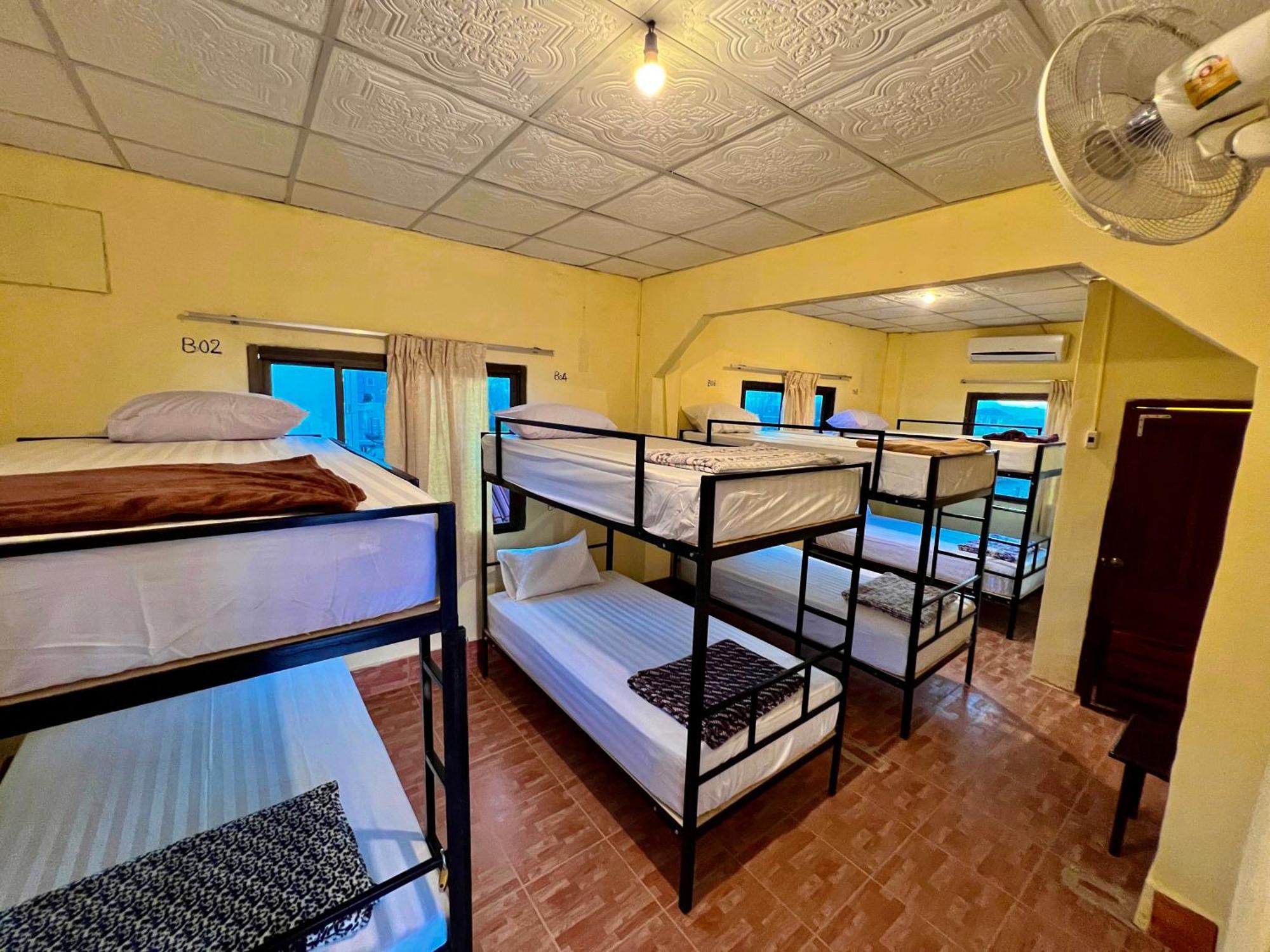 Easy Go Backpacker Hostel Vang Vieng Buitenkant foto