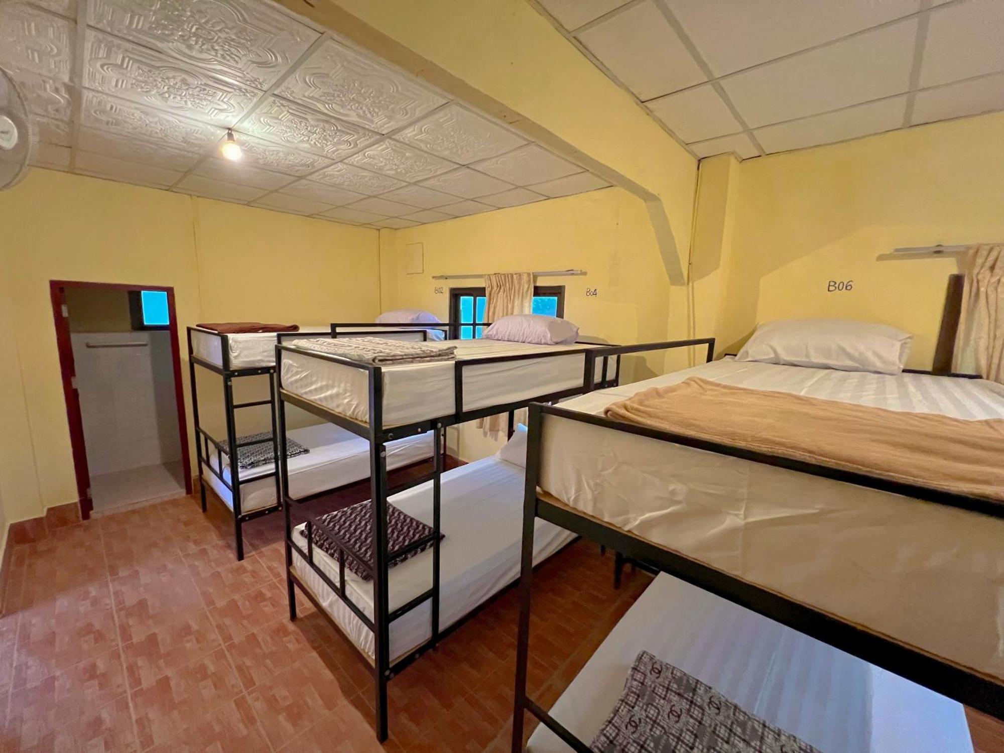 Easy Go Backpacker Hostel Vang Vieng Buitenkant foto