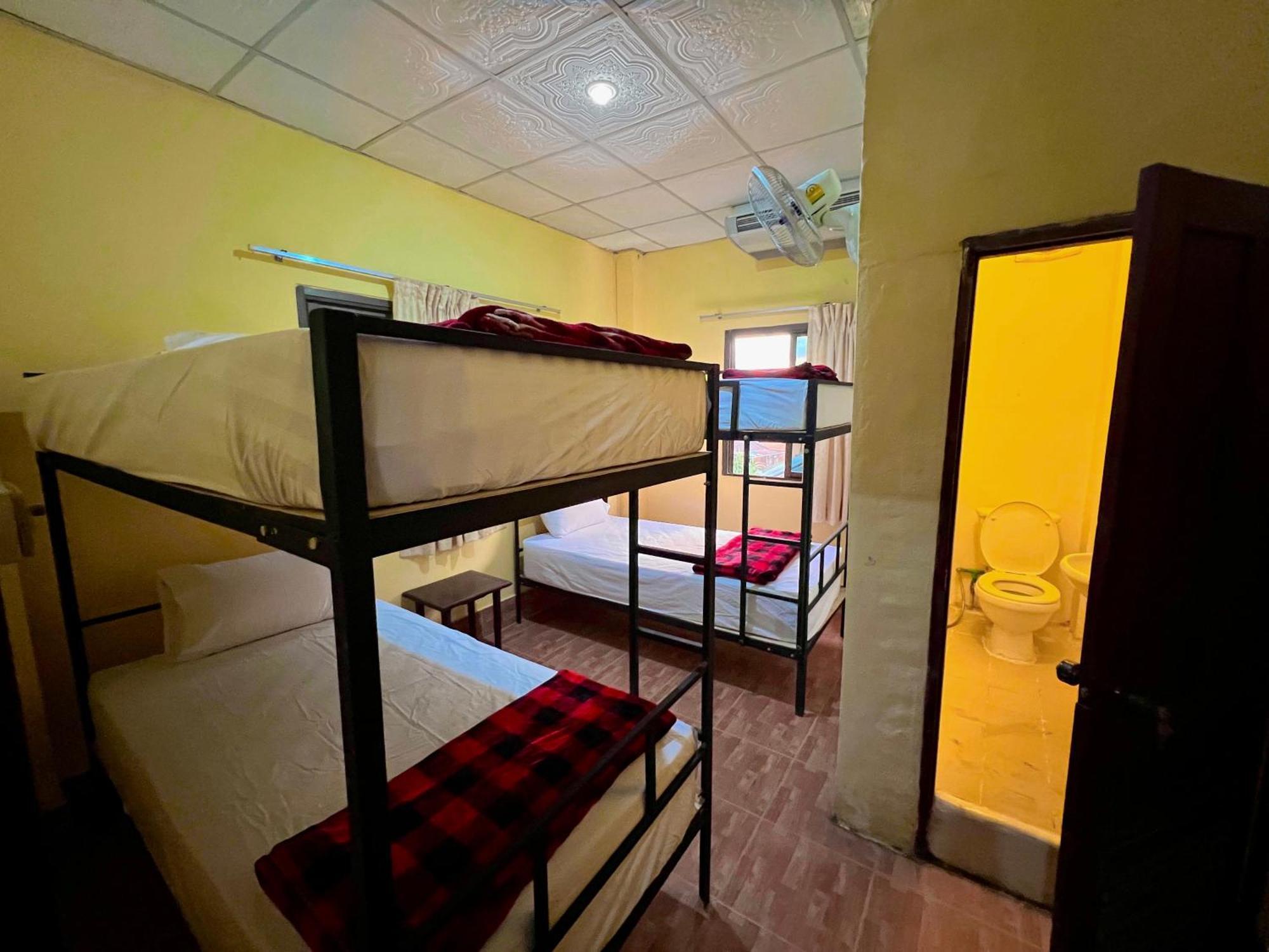 Easy Go Backpacker Hostel Vang Vieng Buitenkant foto