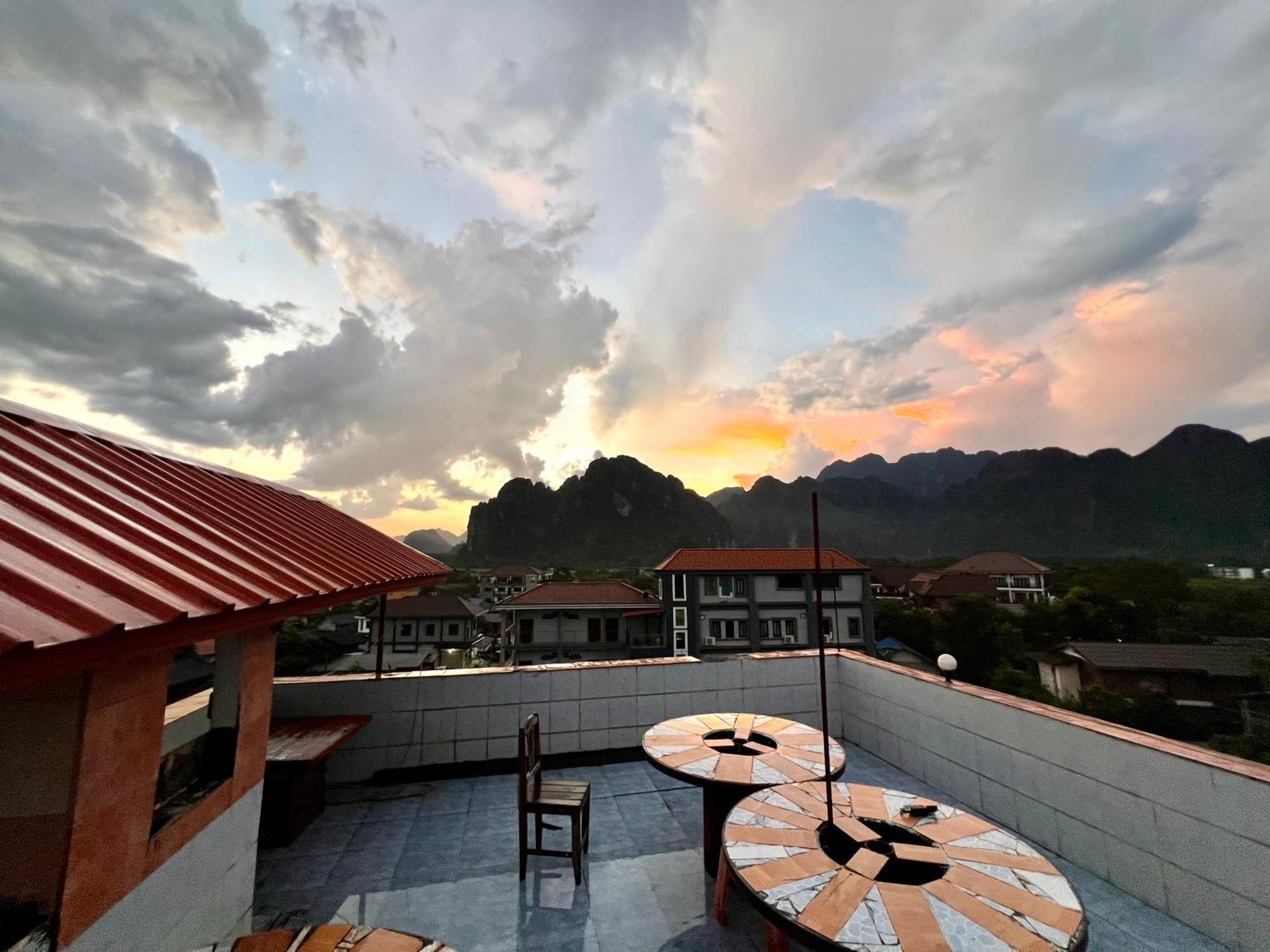 Easy Go Backpacker Hostel Vang Vieng Buitenkant foto