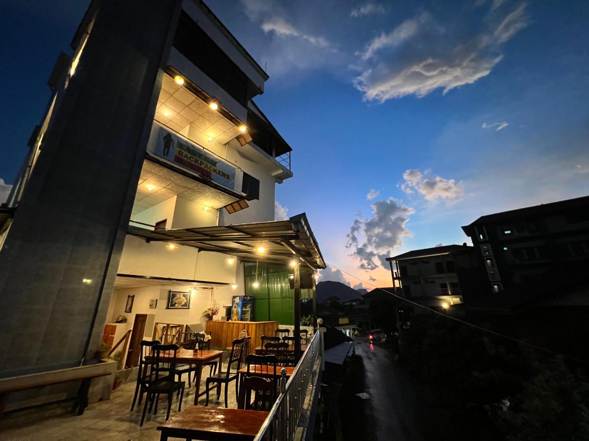 Easy Go Backpacker Hostel Vang Vieng Buitenkant foto