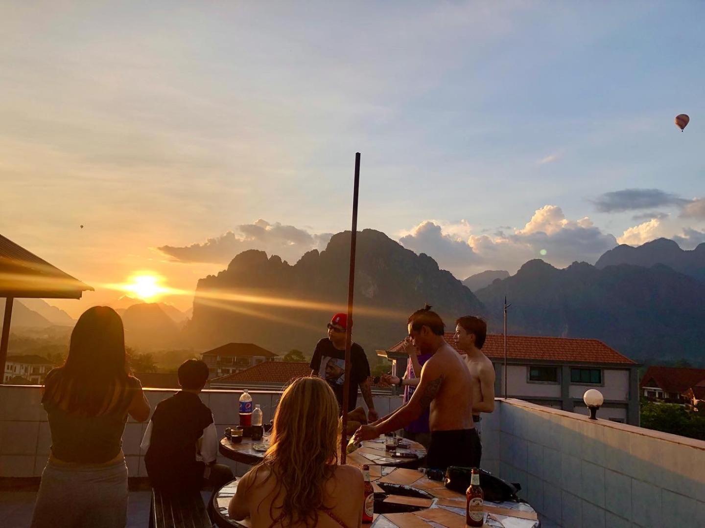 Easy Go Backpacker Hostel Vang Vieng Buitenkant foto