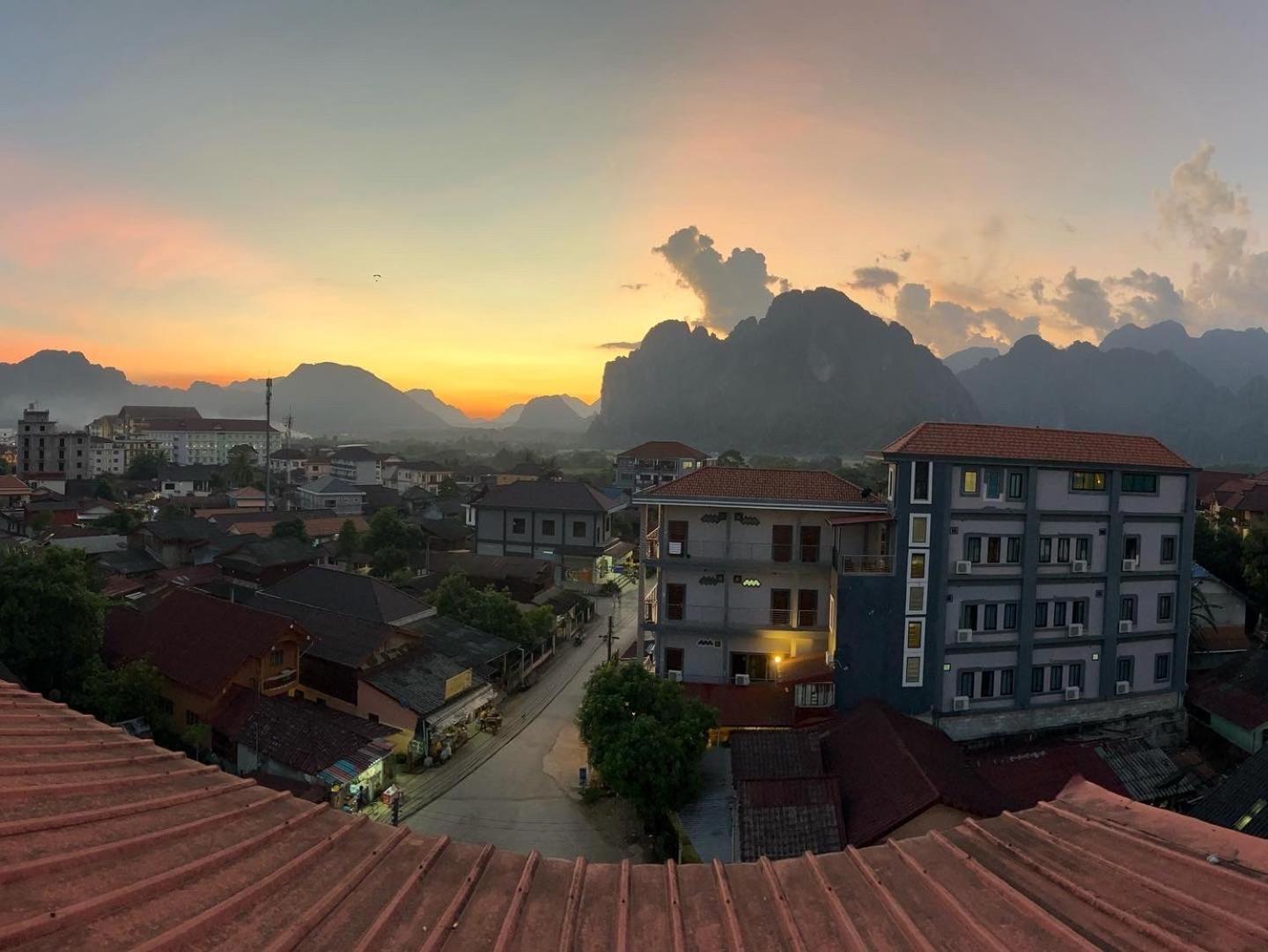 Easy Go Backpacker Hostel Vang Vieng Buitenkant foto