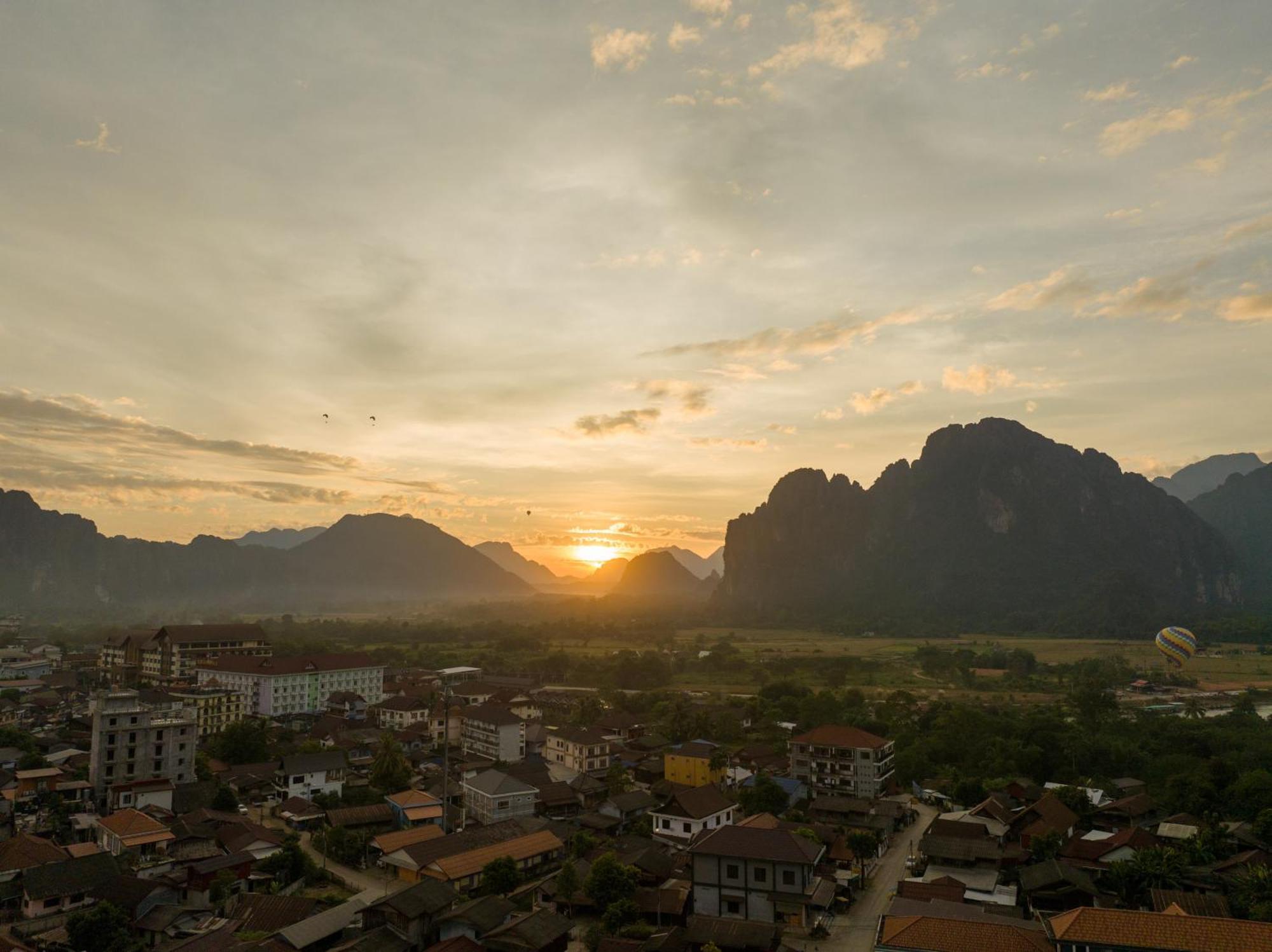 Easy Go Backpacker Hostel Vang Vieng Buitenkant foto