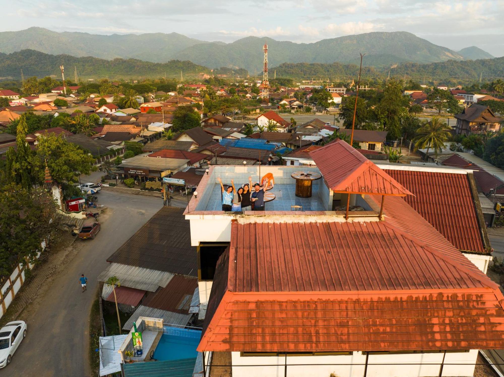 Easy Go Backpacker Hostel Vang Vieng Buitenkant foto