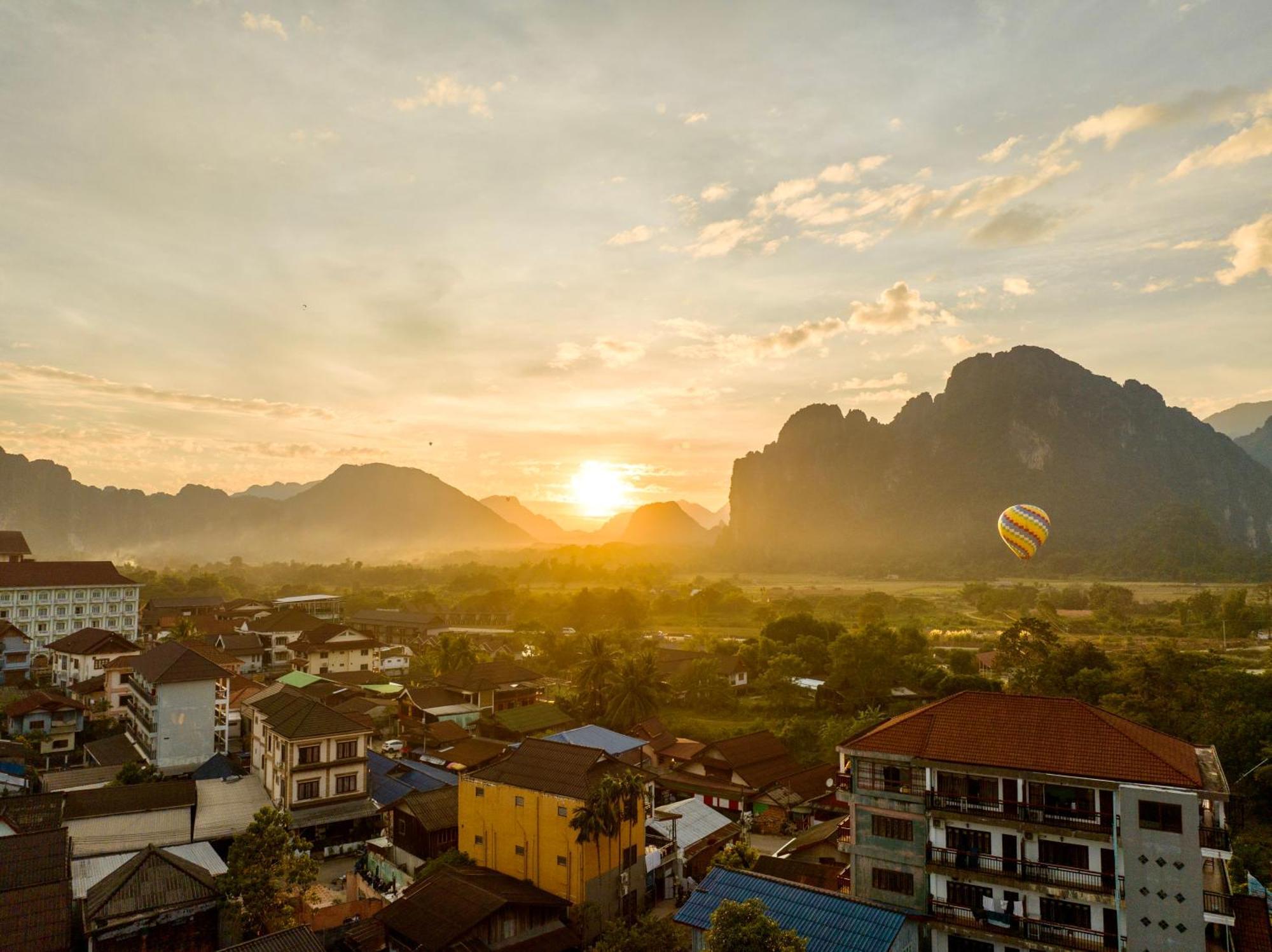 Easy Go Backpacker Hostel Vang Vieng Buitenkant foto