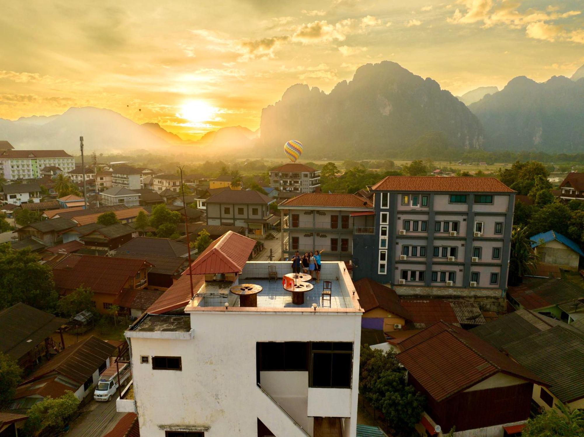 Easy Go Backpacker Hostel Vang Vieng Buitenkant foto