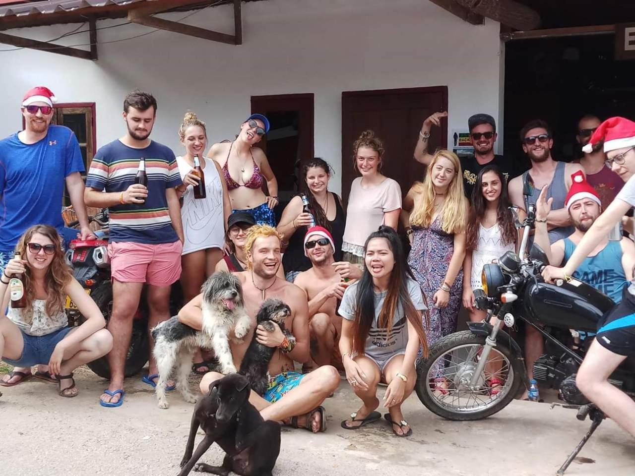 Easy Go Backpacker Hostel Vang Vieng Buitenkant foto